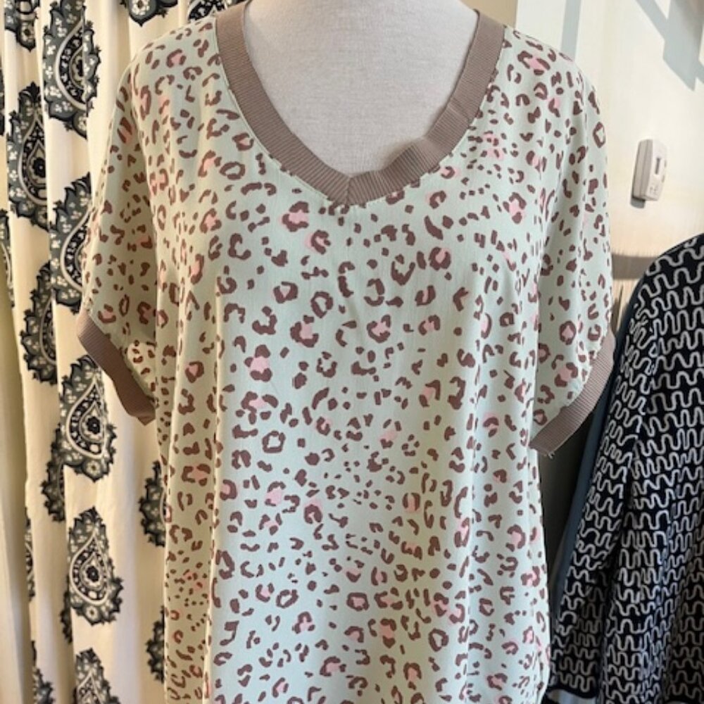 Ivy Jane Minty Cool Leopard Tee